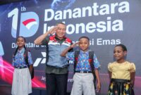 Pertamina berbagi paket sekolah kepada sejumlah siswa-siswi SD dan SMP sederajat, dalam rangka 1 Tahun Danantara. Pertamina membagikan 7 ribu paket sekolah ke tiga lokasi, Prov Riau, Sulawesi, dan Papua.