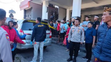 Polsek Gianyar Sigap Tangani Kecelakaan Tunggal Mobil Innova di Desa Lebih
