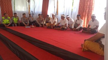 Kapolsek Sukawati Koordinasikan Pengamanan Karya Agung di Pura Dalem Sukaluwih Desa Adat Batuan
