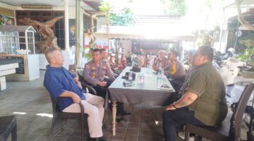 Melalui Sambang Kamtibmas, Kapolsek Dentim Pererat Hubungan dengan Tokoh Masyarakat Flobamora Bali