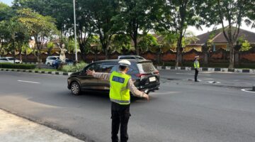 Polres Bandara Ngurah Rai Perkuat Pengaturan Lalin Lewat PH Pagi.