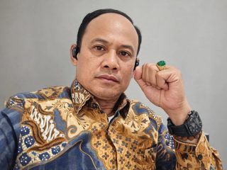 MEMBENTUK MASA DEPAN: Strategi Indonesia Menghadapi Badai Geopolitik Global
