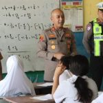 Kapolres Pelabuhan Tanjung Priok Turun Langsung Atur Lalu Lintas Muara Angke dan Berikan Motivasi Pendidikan kepada Siswa SMPN 261