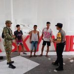 Bhabinkamtibmas Desa Bunutin Bersinergi dengan Babinsa Sambangi Warga, Jaga Kamtibmas Tetap Kondusif